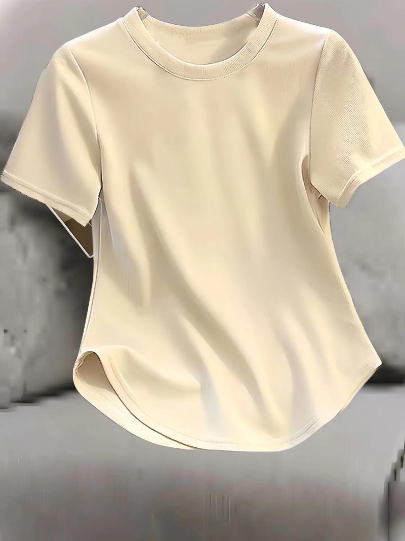 夏季新风尚 圆领短袖T恤，轻松演绎气质设计风